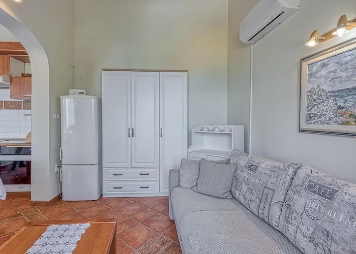 Valdarke Sea View Apartment - Happy Rentals